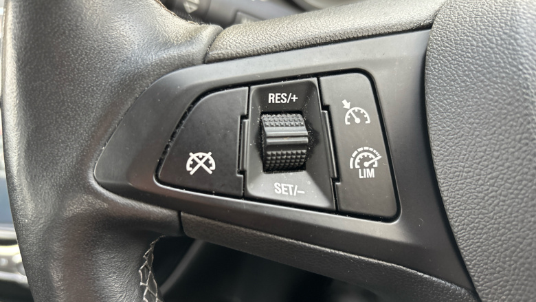 Vauxhall Corsa 1.4 SE Nav 5dr Petrol Hatchback